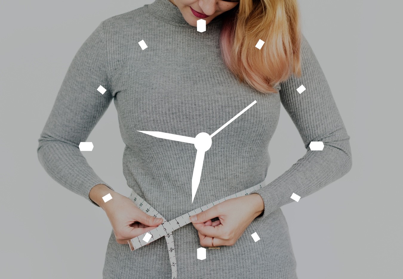 intermittent-fasting-women-measuring-weist