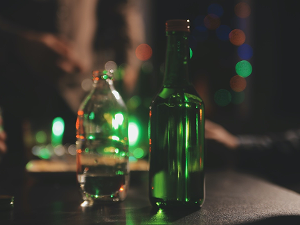 ¿El alcohol dificulta mi pérdida de peso?